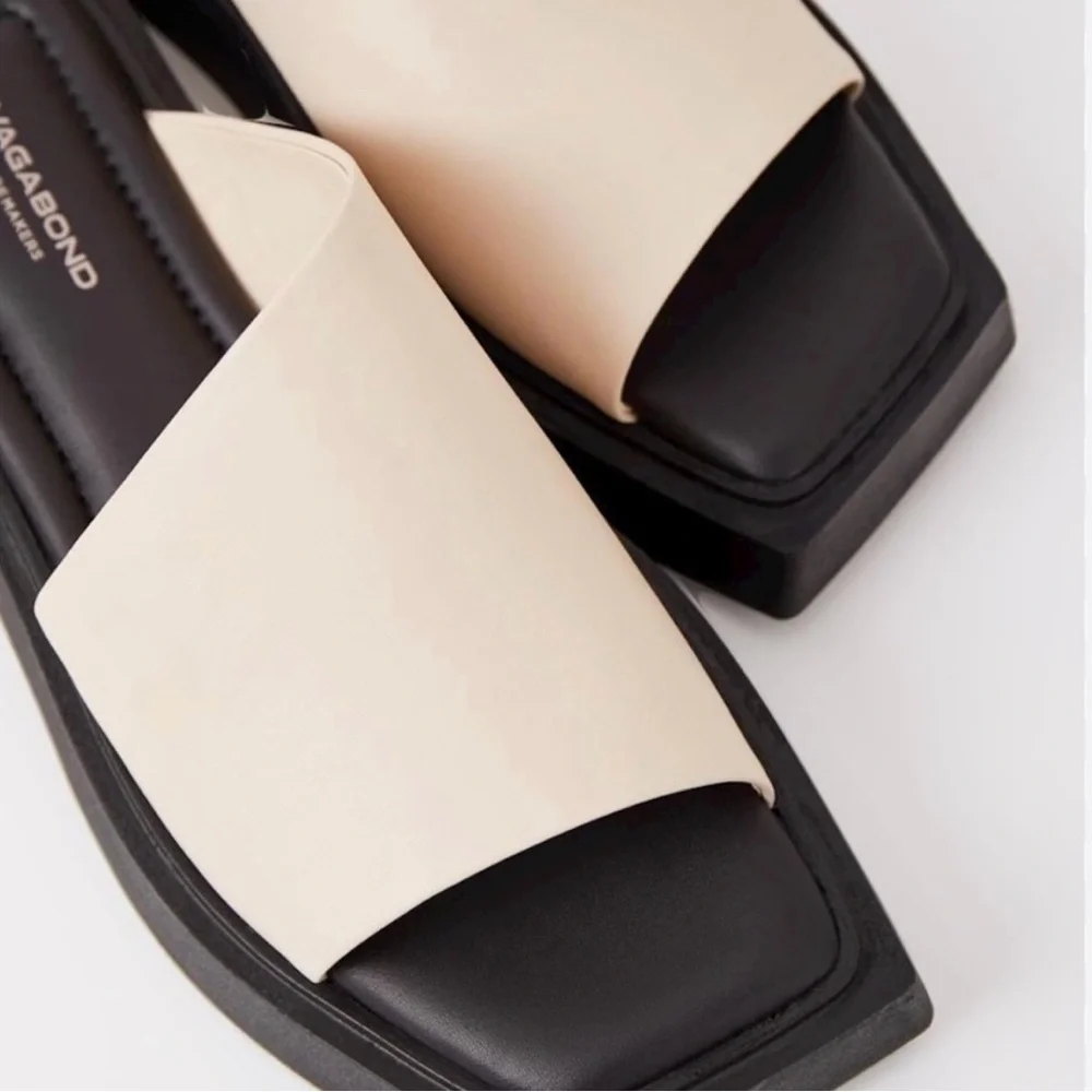 Vagabond Sandals Evy Leather
Asymmetrical Chunky Slip On Slides Sandals - Picture 2 of 6